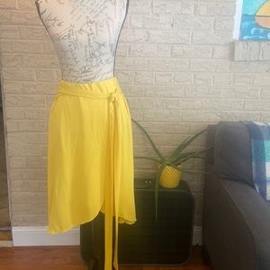 Yellow flowing midi skirt